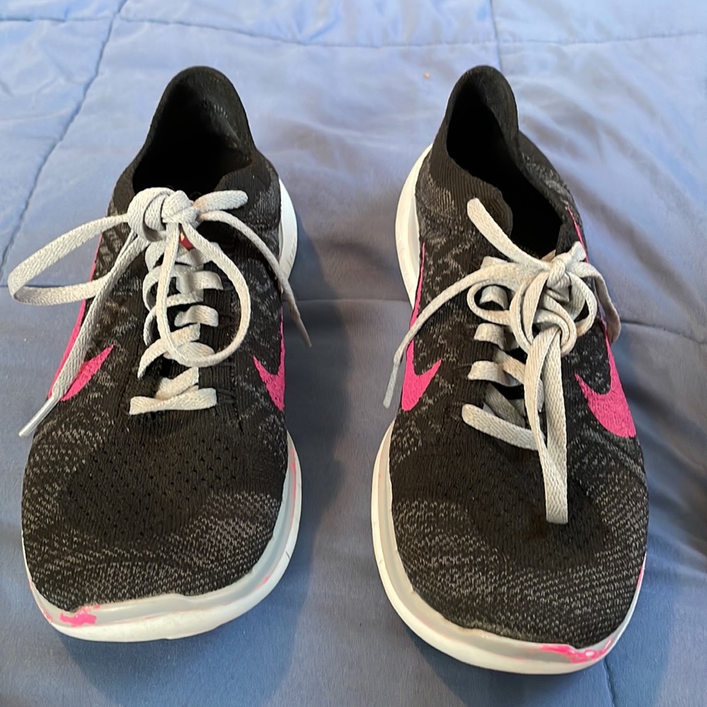 Nike Free 5.0 running shoes woman’s black pink size 7